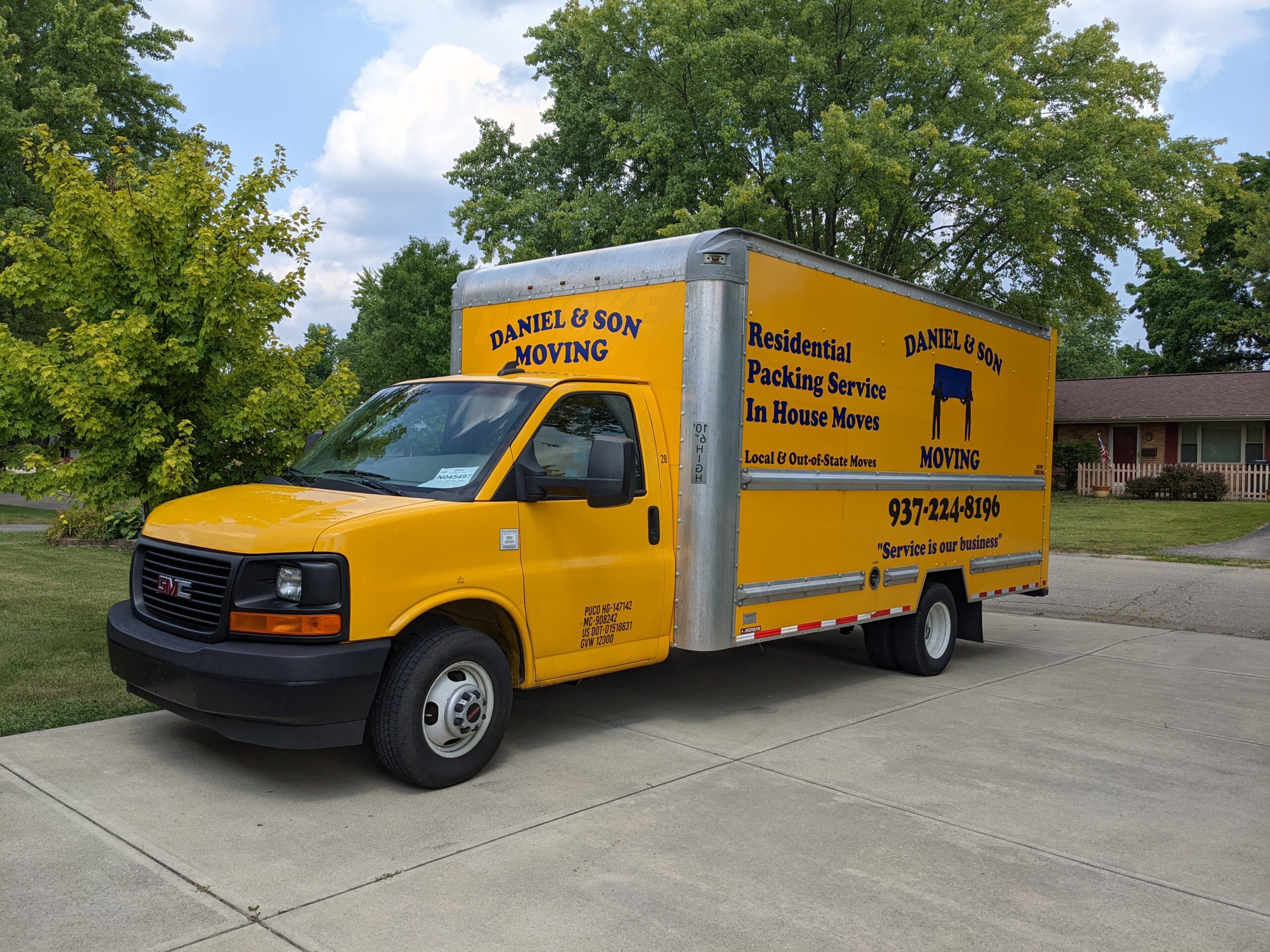 daniel and son moving truck yellow moving truck dayton ohio delivery truck movers